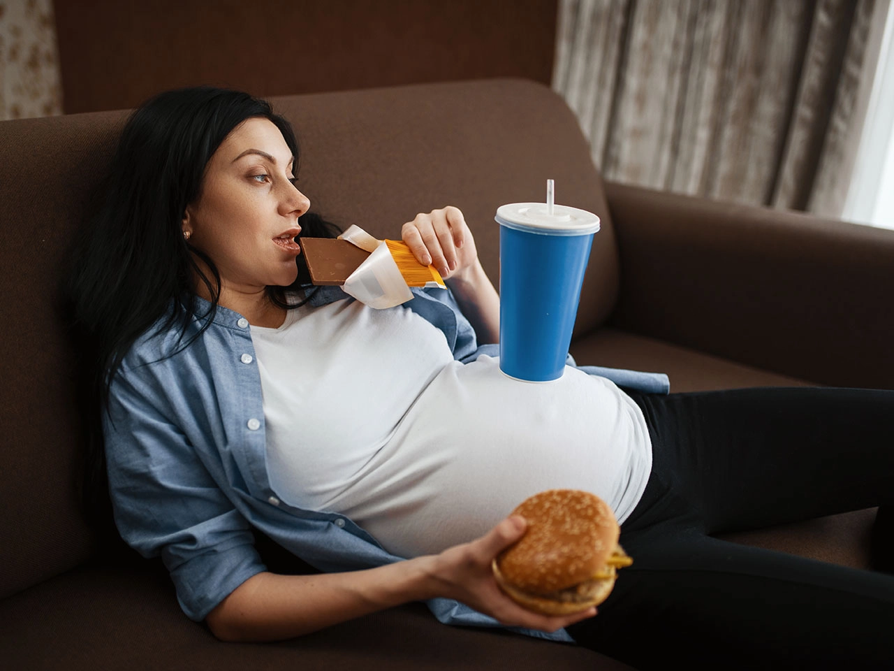 Eat-Junk-Foods-While-Pregnant